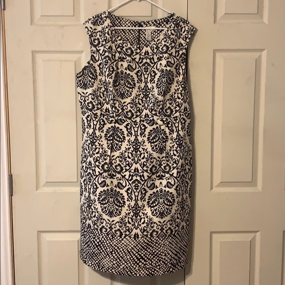 Women’s Dress - Picture 1 of 3